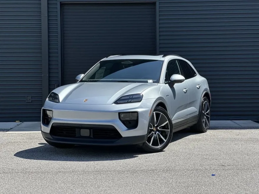 2025 Porsche Macan Electric photo 1