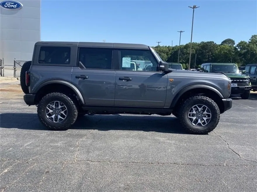 2025 Ford Bronco Badlands photo 1