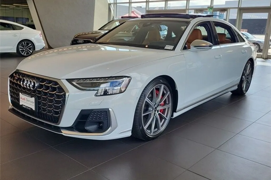 2025 Audi S8 4.0T photo 1