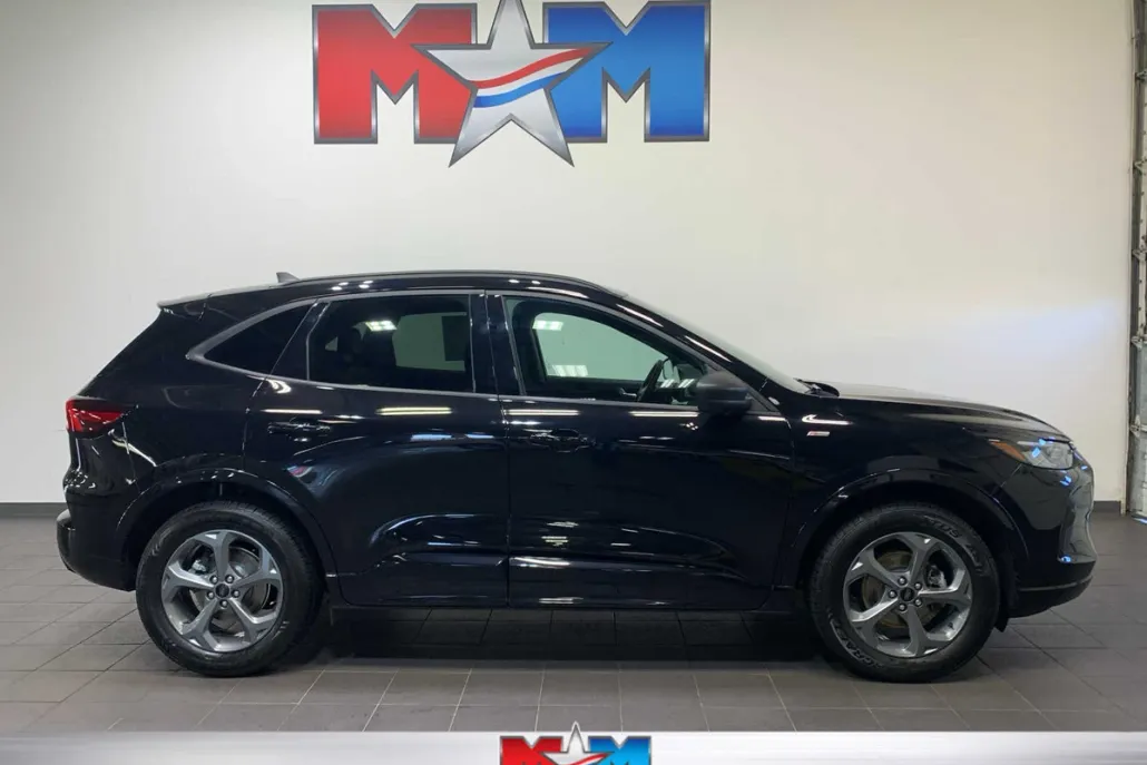 2023 Ford Escape ST-Line photo 1