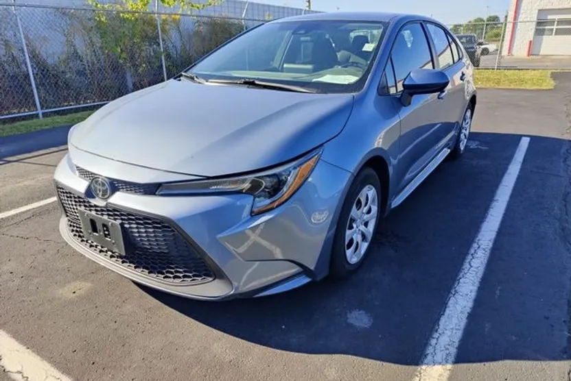 2022 Toyota Corolla LE photo 1