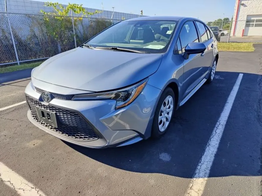 2022 Toyota Corolla LE photo 1