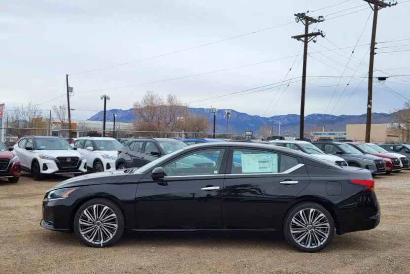 2025 Nissan Altima SL photo 1