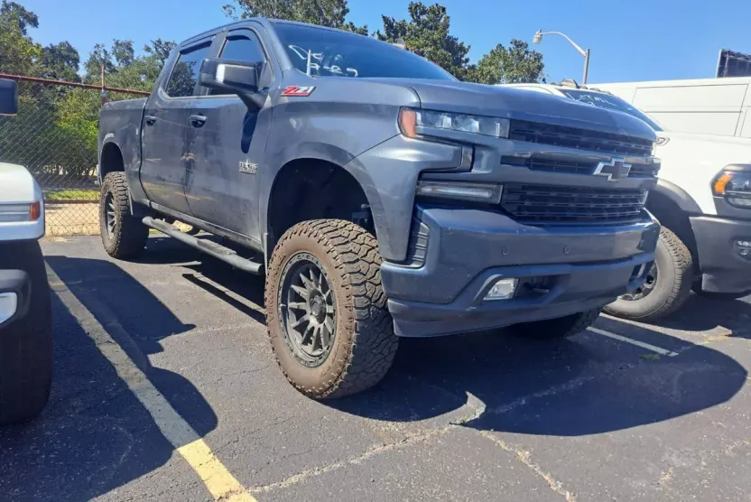 2022 Chevrolet Silverado RST photo 1