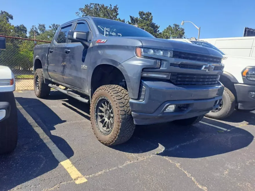 2022 Chevrolet Silverado RST photo 1