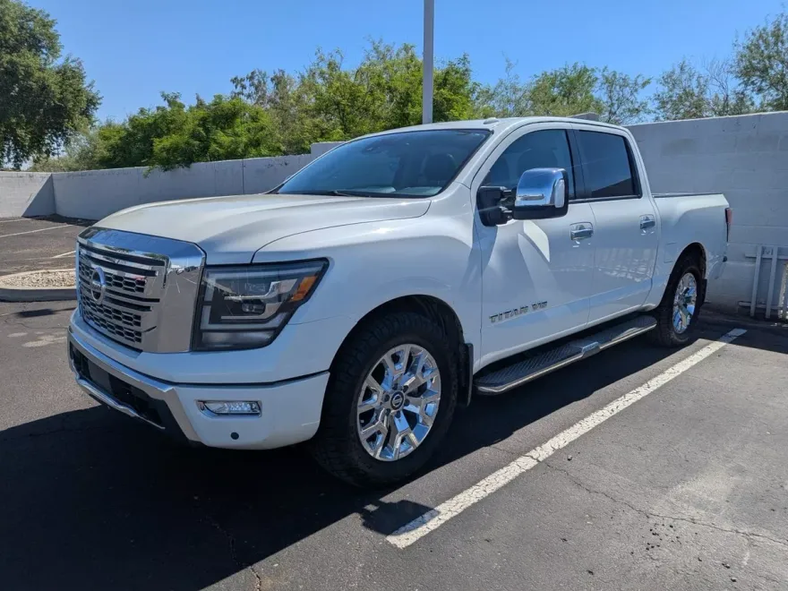 2020 Nissan Titan SL photo 1