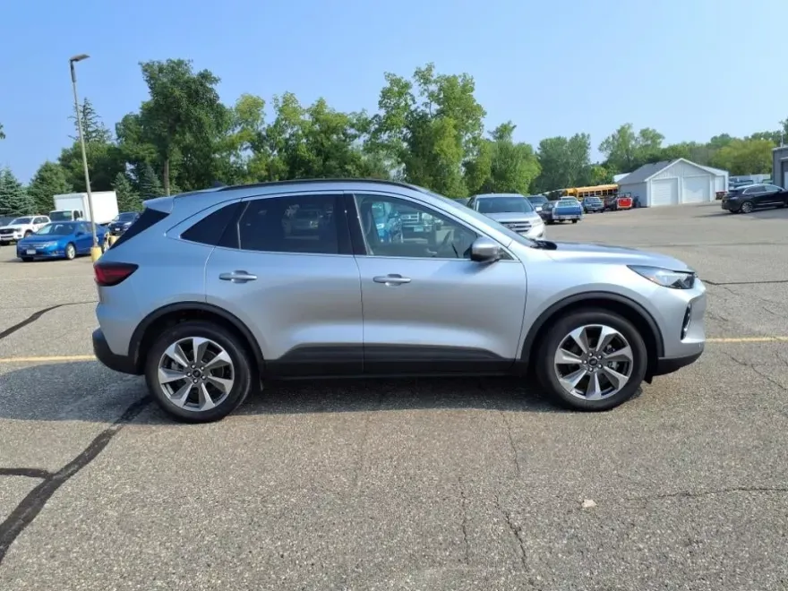 2023 Ford Escape Platinum photo 1
