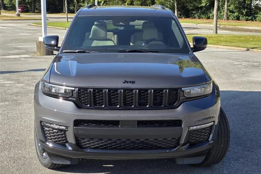 2025 Jeep Grand Cherokee Limited photo 1