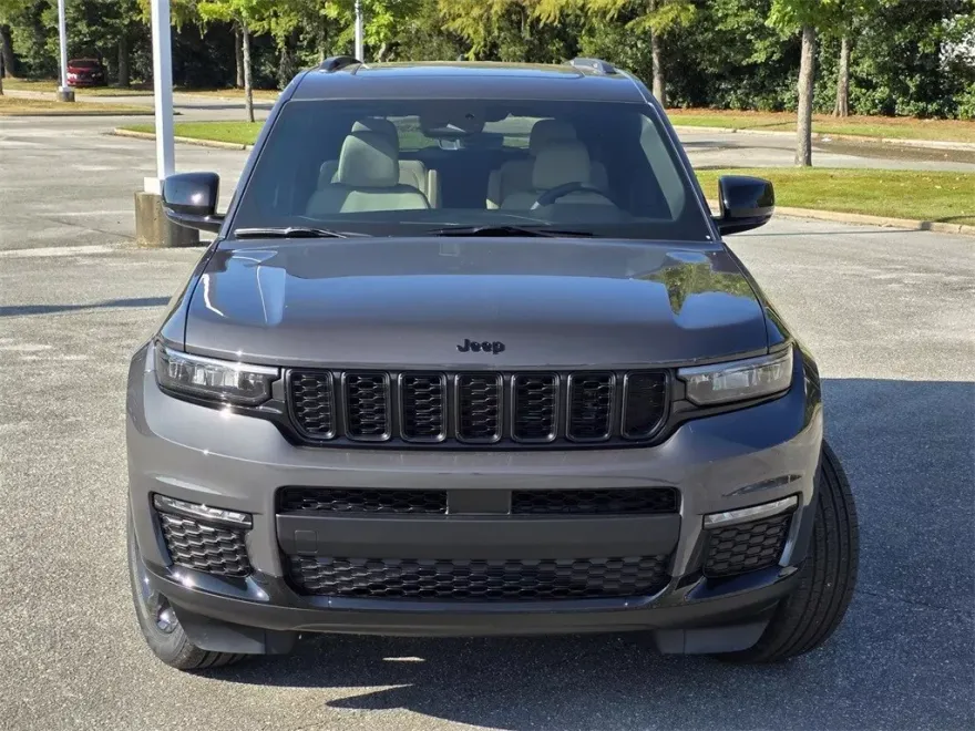 2025 Jeep Grand Cherokee Limited photo 1