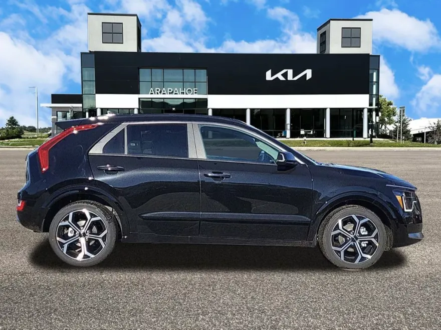 2025 Kia Niro SX Touring photo 1