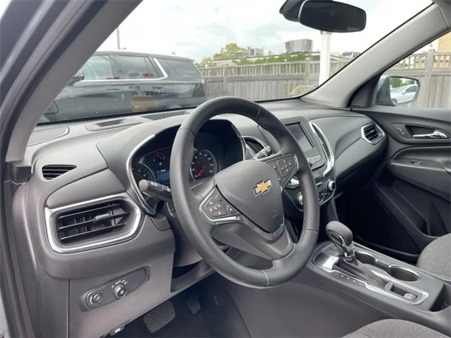 2024 Chevrolet Equinox LT photo 1