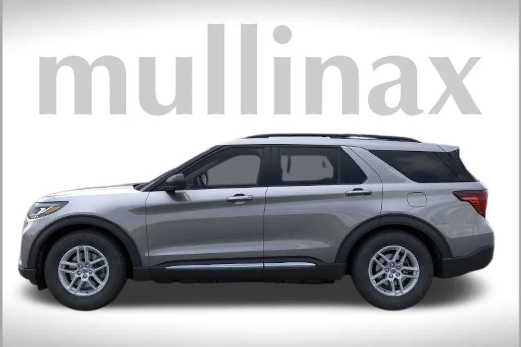 2025 Ford Explorer photo 1
