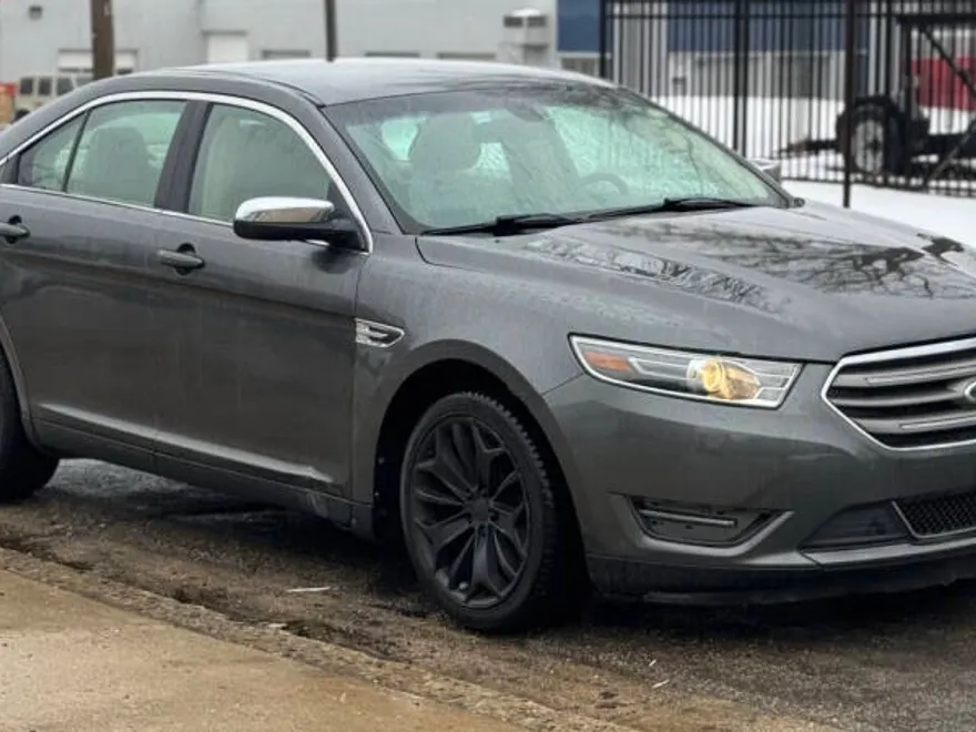 2015 Ford Taurus Limited photo 1