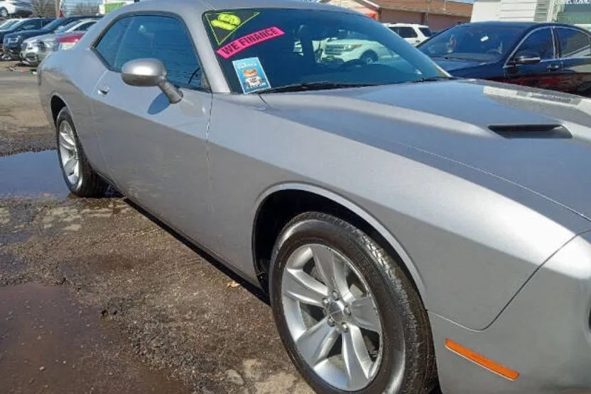 2015 Dodge Challenger SXT photo 1