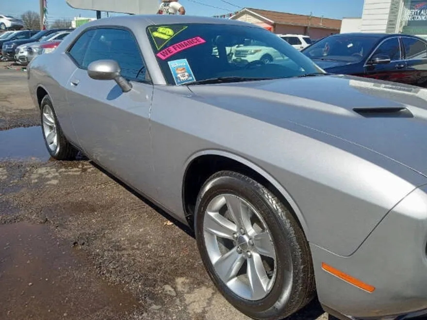2015 Dodge Challenger SXT photo 1