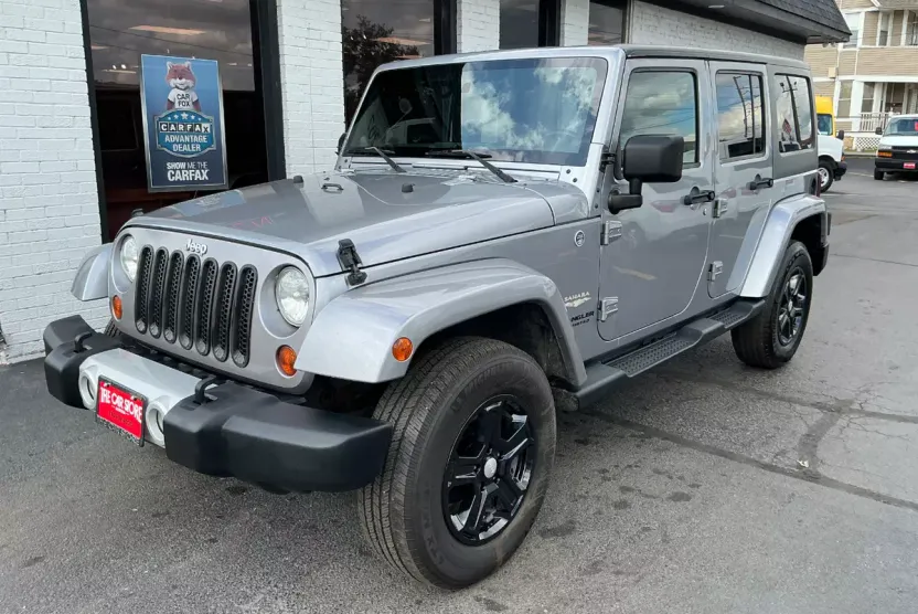 2013 Jeep Wrangler Sahara photo 1