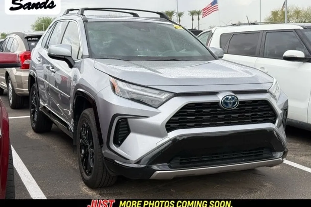 2022 Toyota RAV4 Hybrid SE photo 1