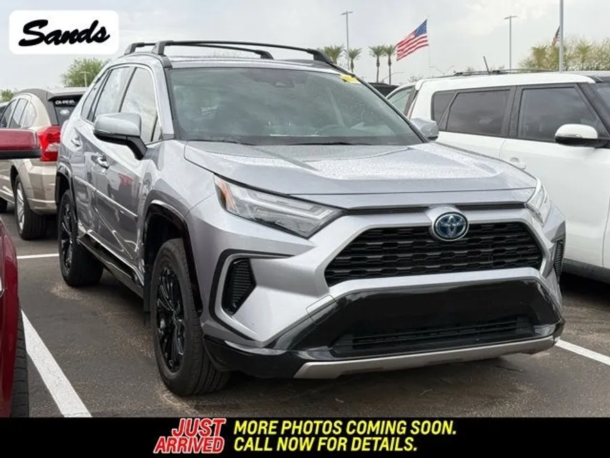 2022 Toyota RAV4 Hybrid SE photo 1