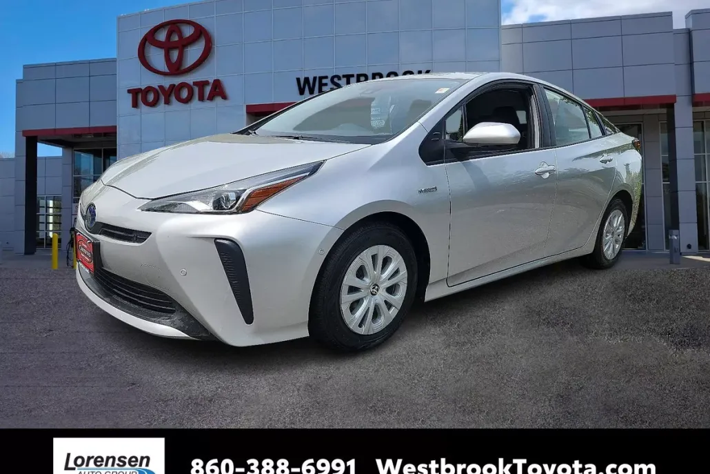 2022 Toyota Prius LE photo 1