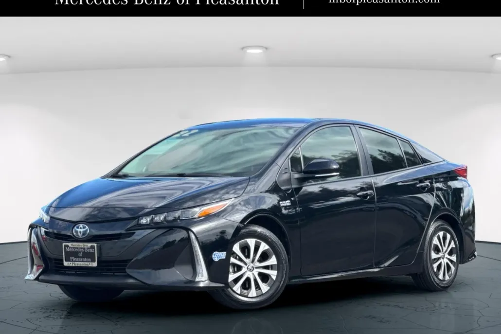 2022 Toyota Prius Prime LE photo 1