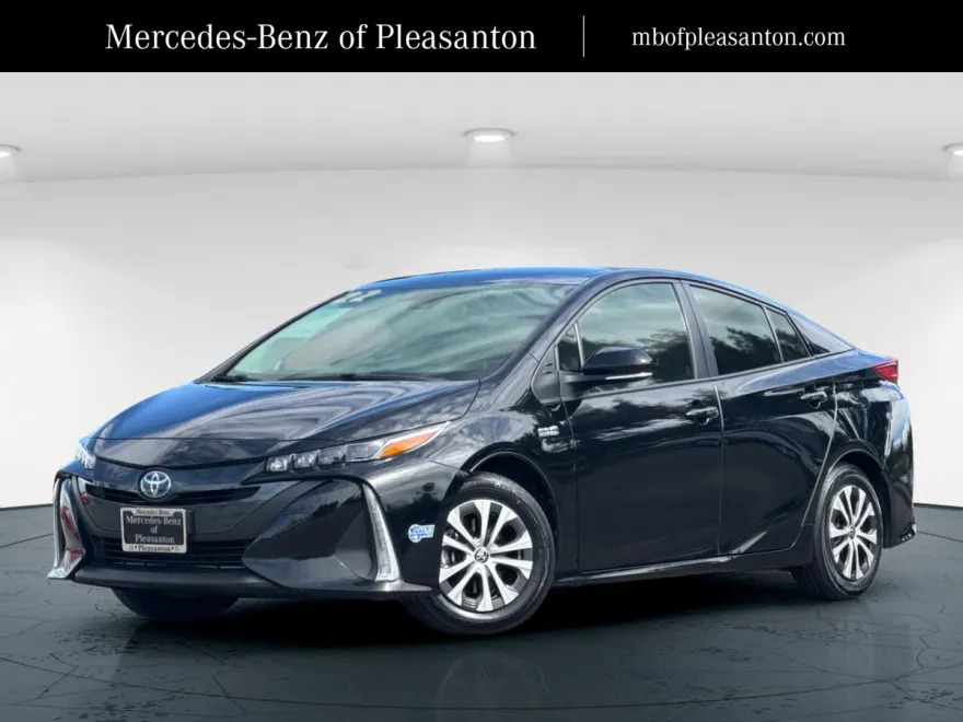 2022 Toyota Prius Prime LE photo 1
