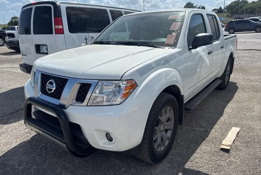 2020 Nissan Frontier SV Crew Cab photo 1