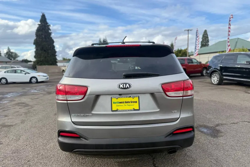 2016 Kia Sorento LX photo 1