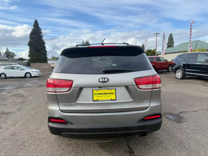 2016 Kia Sorento LX photo 1