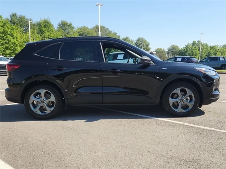 2025 Ford Escape ST-Line photo 1
