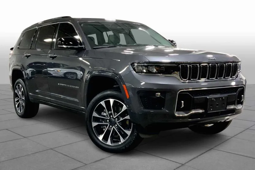 2023 Jeep Grand Cherokee Overland photo 1