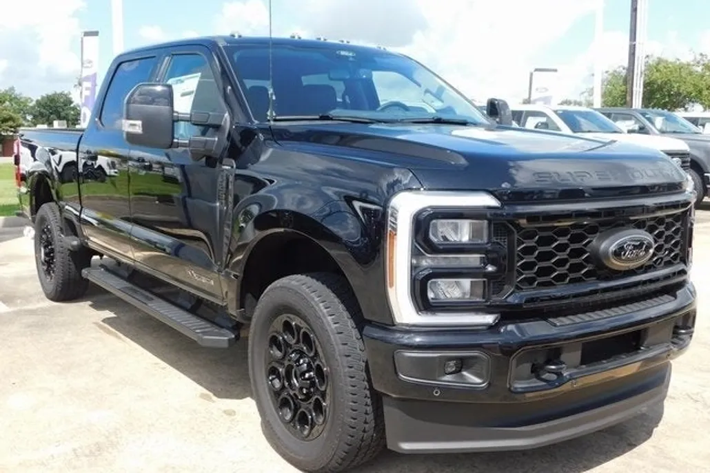 2025 Ford F-250 Lariat photo 1