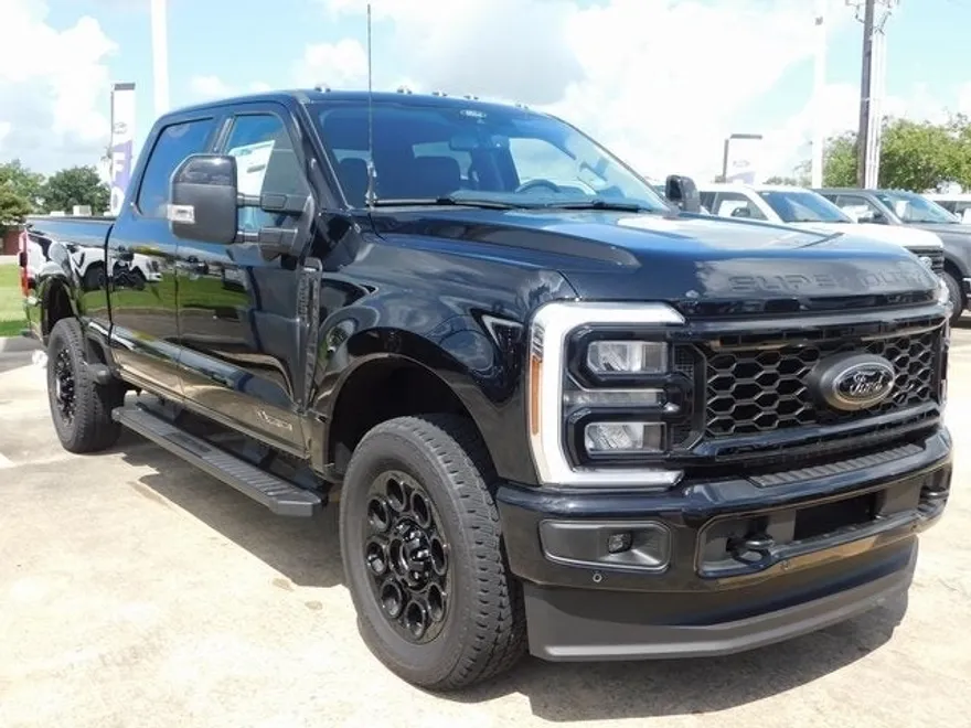 2025 Ford F-250 Lariat photo 1
