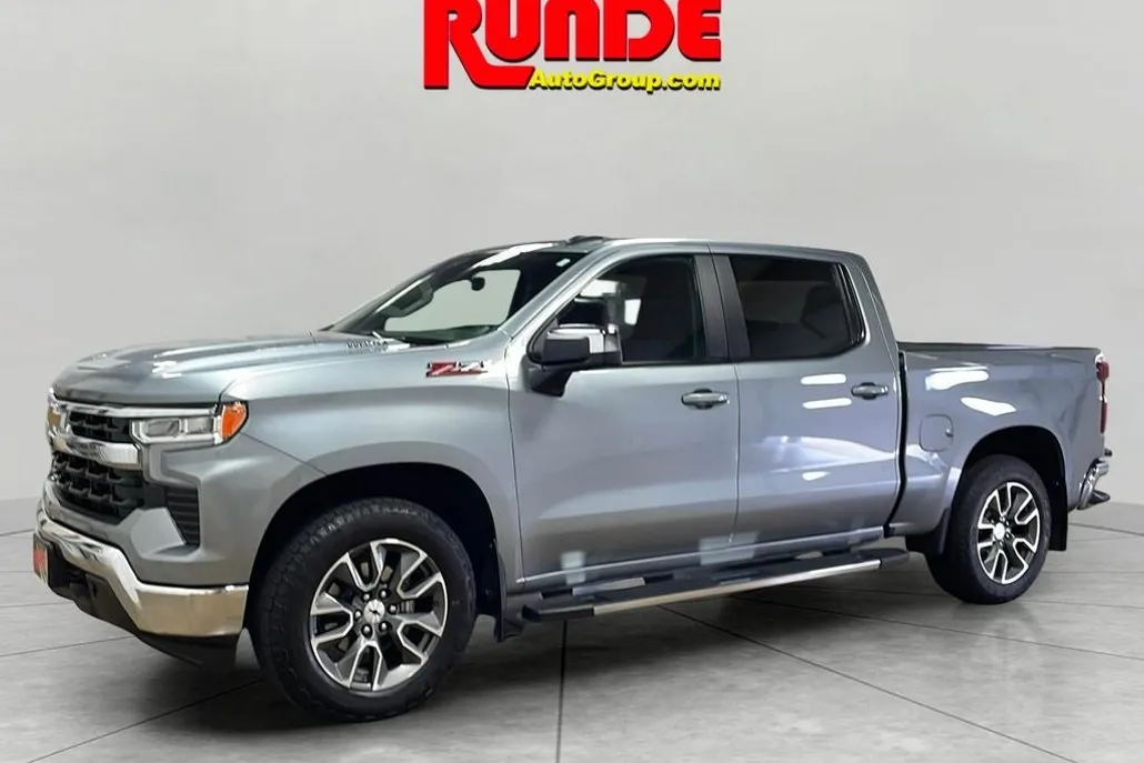 2023 Chevrolet Silverado 1500 LT photo 1