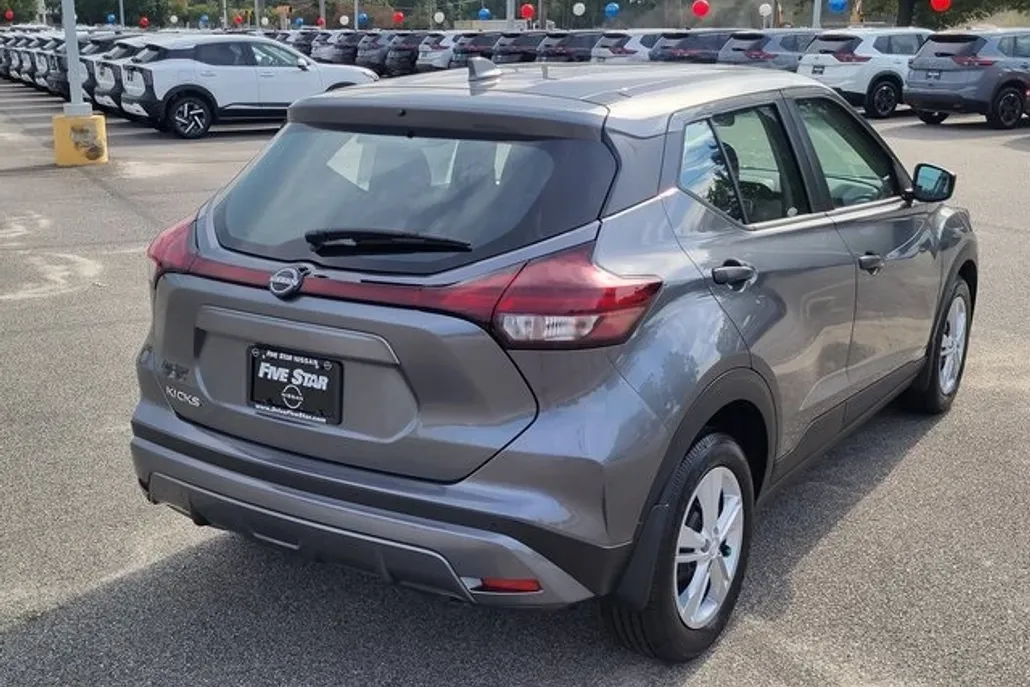 2025 Nissan Kicks Play S photo 1