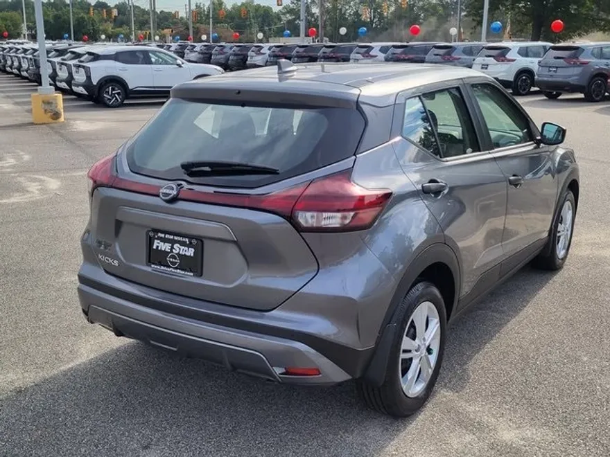 2025 Nissan Kicks Play S photo 1