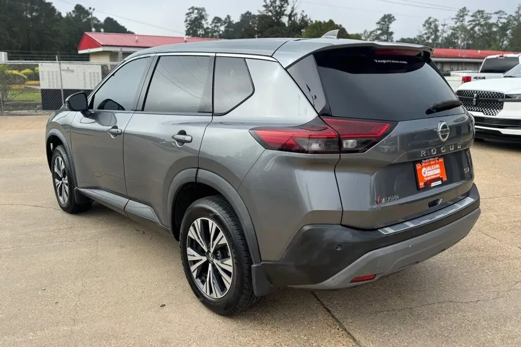 2021 Nissan Rogue SV photo 1