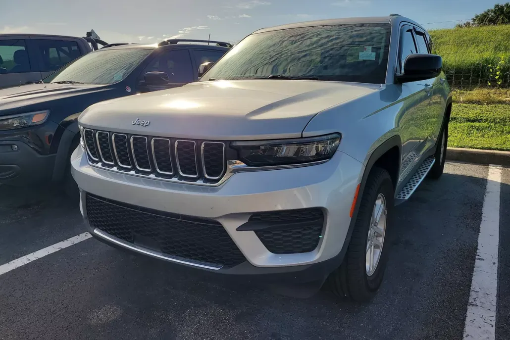 2024 Jeep Grand Cherokee Laredo photo 1