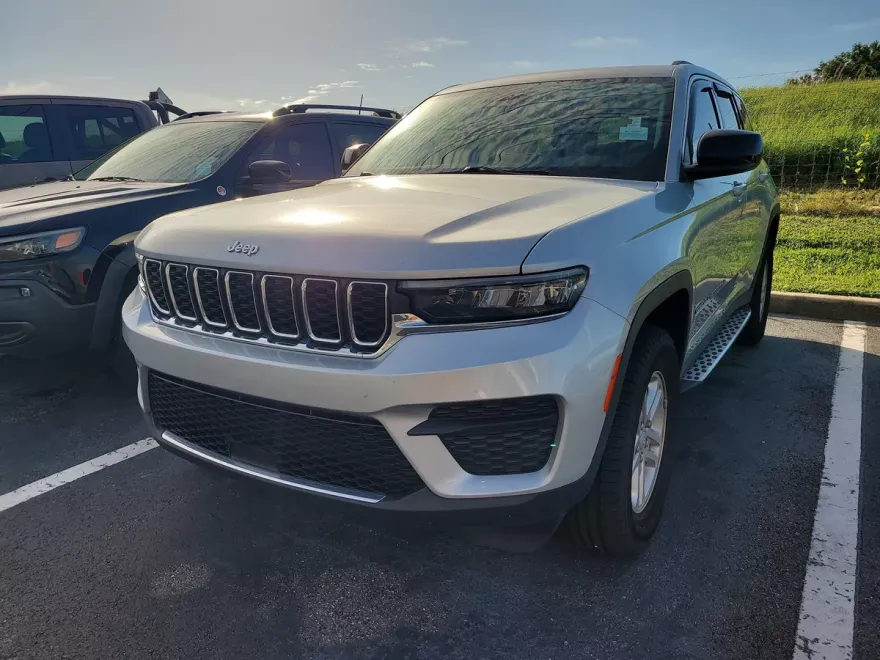 2024 Jeep Grand Cherokee Laredo photo 1