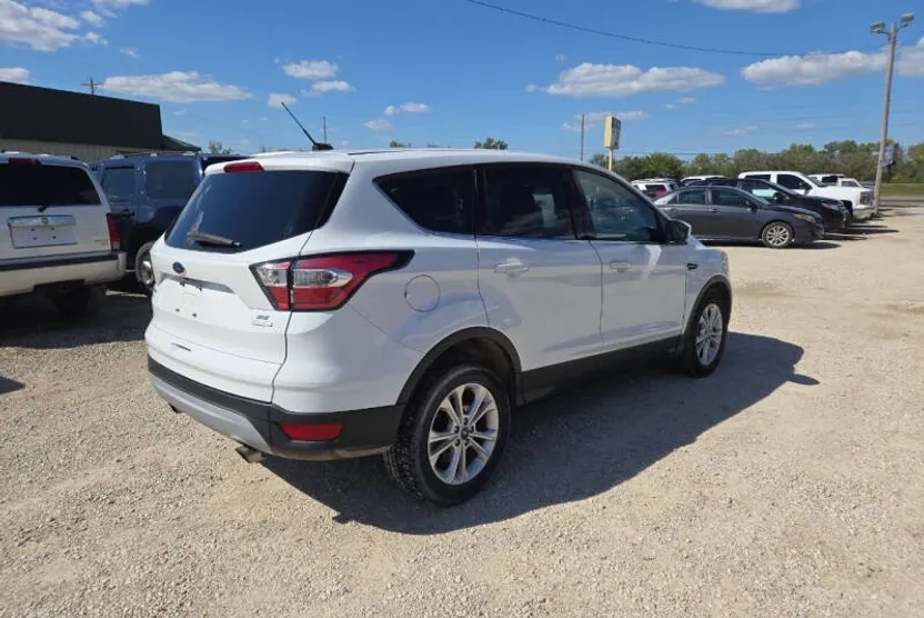 2017 Ford Escape SE photo 1