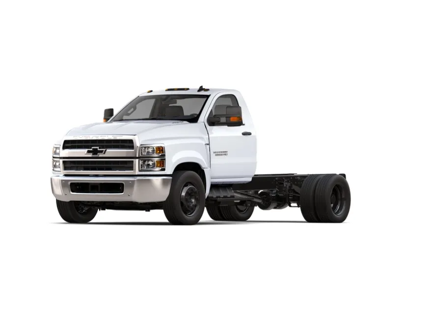 2024 Chevrolet Silverado 5500HD LT photo 1