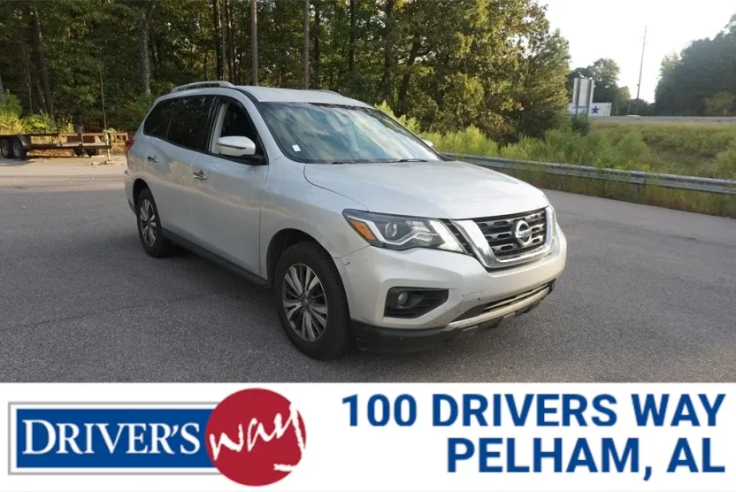 2018 Nissan Pathfinder SV photo 1