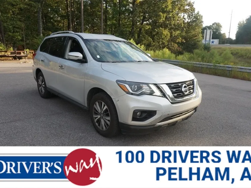 2018 Nissan Pathfinder SV photo 1