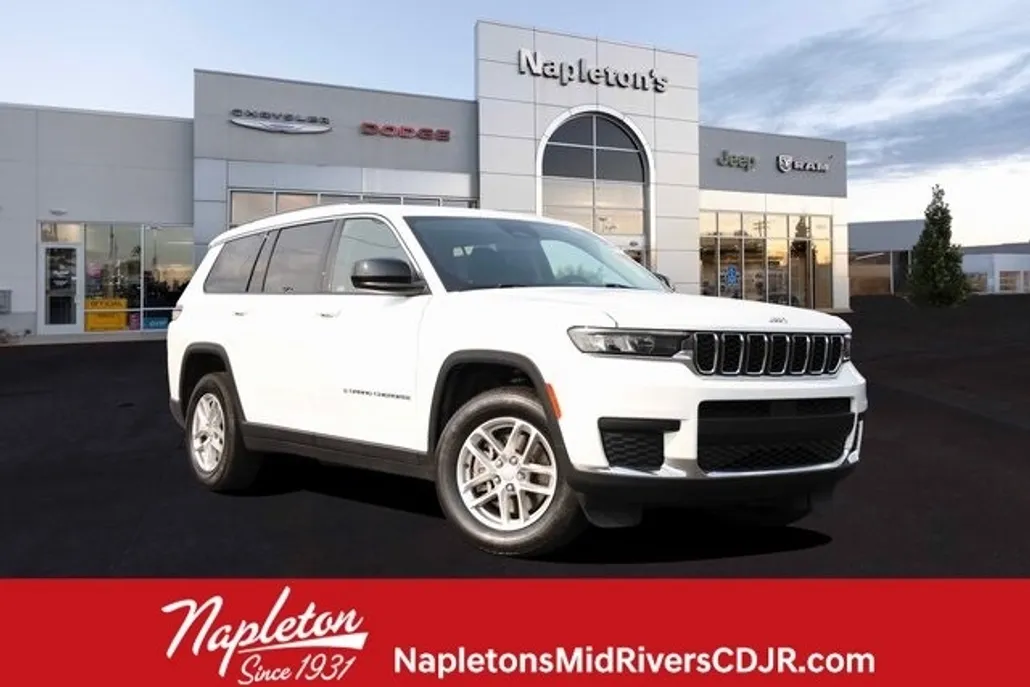 2023 Jeep Grand Cherokee Laredo photo 1