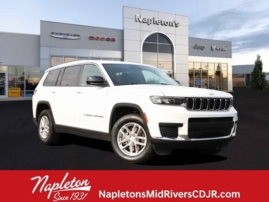 2023 Jeep Grand Cherokee Laredo photo 1
