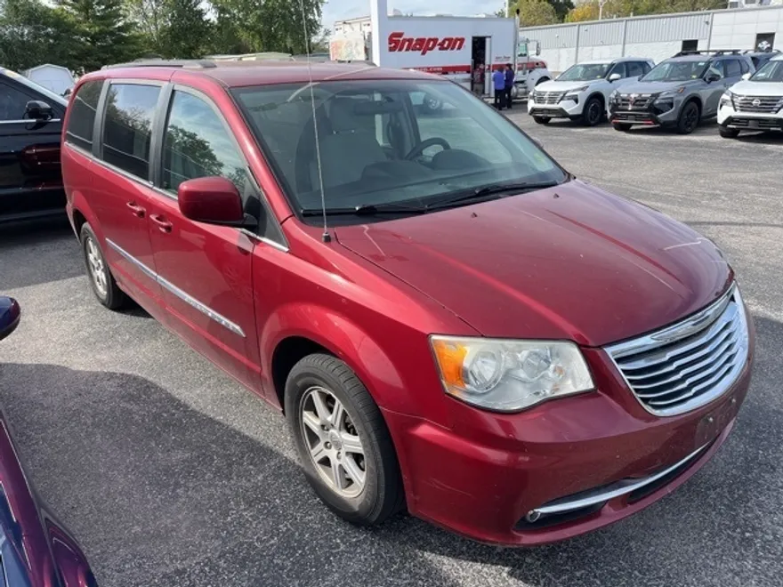 2011 Chrysler Town & Country Touring photo 1