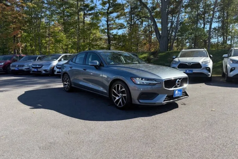 2019 Volvo S60 T6 Momentum photo 1