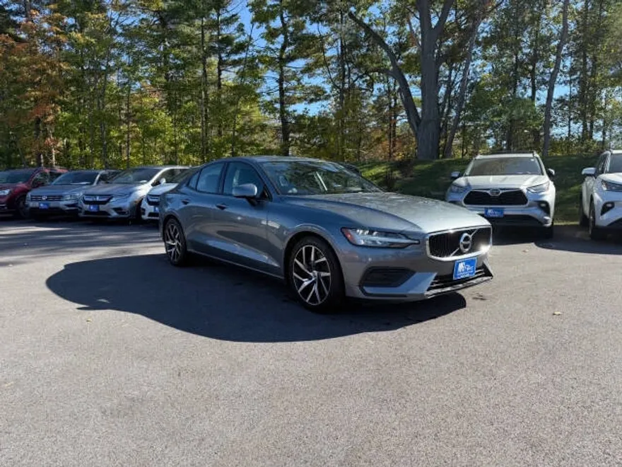 2019 Volvo S60 T6 Momentum photo 1