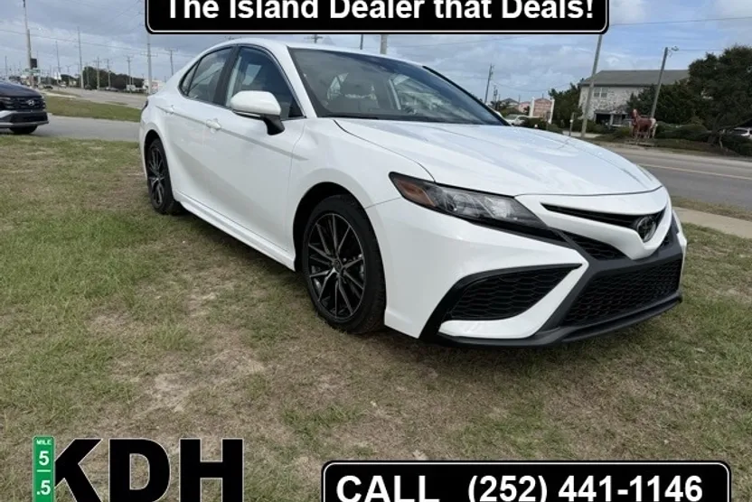 2024 Toyota Camry SE photo 1