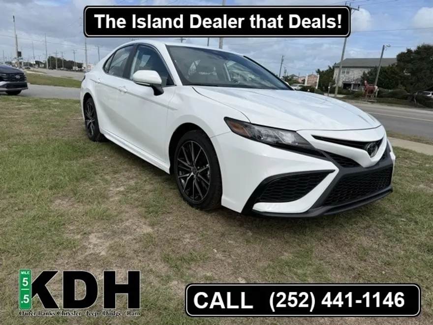 2024 Toyota Camry SE photo 1