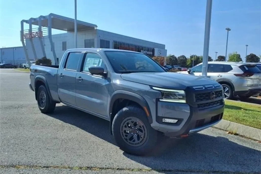 2025 Nissan Frontier Crew Cab PRO-4X photo 1